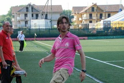LARIANO, FOSCHI SI DIMETTE: IL CLUB ORA SFOGLIA UNA MARGHERITA CON CINQUE PETALI