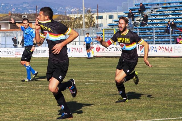 LUPA ROMA, NON BASTA DEL SORBO .IL CATANZARO CON GIAMPA’ E BARRACO VINCE 2-1