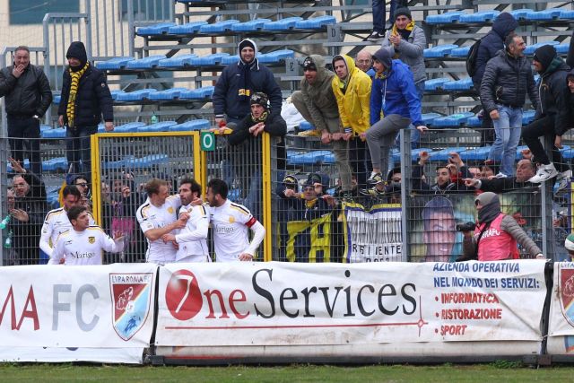 DI CARMINE (2) E CASERTA METTONO AL TAPPETO LA LUPA ROMA: AL QUINTO RICCI VINCE LA JUVE STABIA E TORNA AL 3° POSTO