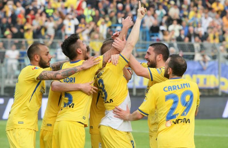Il Frosinone vince 2 – 0 contro l’Ascoli e aggancia l’Empoli in vetta alla classifica