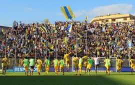 NEL BIG MATCH DEL MATUSA IL FROSINONE BATTE IL BOLOGNA 2-1. CIOCIARI AD UN PASSO DALLA SERIE A