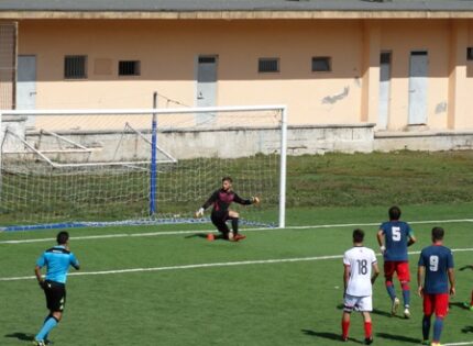 COMPAGNONE STENDE IL POMEZIA: PER I ROSSONERI LA VETTA E’ DI RIGORE