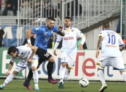 Continua il momento negativo per il Frosinone: a Novara Canarini sconfitti 2 – 1
