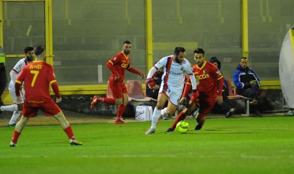 Il Catanzaro scappa, l’Unicusano fondi lo raggiunge. Al “Ceravolo” è 1-1