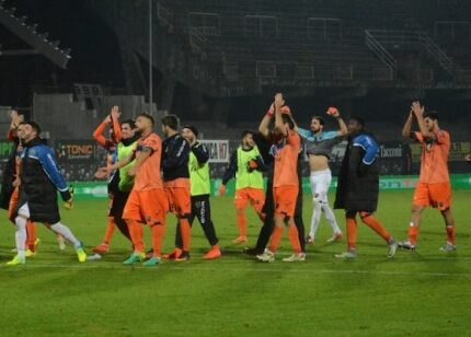 Cuore Latina! Sotto di due reti e in nove uomini i nerazzurri pareggiano 2-2 ad Ascoli