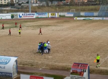 L’Aprilia supera anche il Colleferro e rientra in gioco. Venturi: “Serve questa mentalità”. Cangiano: “Peccato per il gol annullato…”