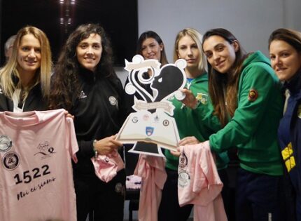 Anche Roma sposa l’iniziativa “Palla alle donne contro ogni violenza”: il calcio femminile per sensibilizzare i più giovani