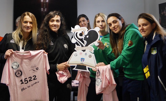 Anche Roma sposa l’iniziativa “Palla alle donne contro ogni violenza”: il calcio femminile per sensibilizzare i più giovani