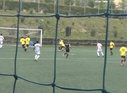 Il Sora rimonta l’iniziale svantaggio e batte 3 – 2 in trasferta l’Atletico Vescovio, la sintesi della partita
