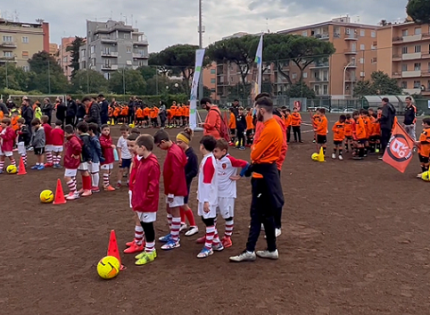 Il servizio della presentazione della scuola calcio della Roma 7.0 Academy e le interviste