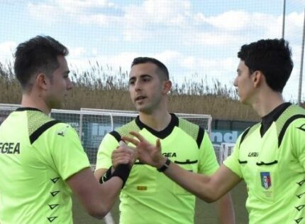 Diamoci una mano per fermare la violenza: Inasprite le pene per chi aggredisce gli arbitri, si rischiano penalizzazioni e squalifiche pluriennali