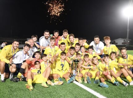 L’Urbetevere alza al cielo la coppa del XIV Memorial Bini, Vigor Perconti sconfitta 4-0