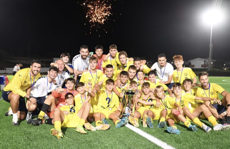 L’Urbetevere alza al cielo la coppa del XIV Memorial Bini, Vigor Perconti sconfitta 4-0