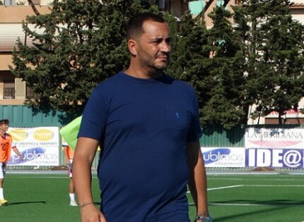 Pomezia, il DS Alessandro Mezzina: “Questo è il momento di restare uniti e compatti. Sono convinto che torneremo dalla Sardegna con dei punti”