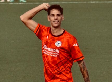 Grifone, l’attaccante classe 1999 Mario Larosa: “Siamo primi in classifica con merito. I gol fanno sempre piacere, devo migliorare nel non cadere nelle provocazioni”