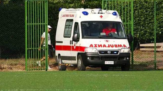 Ambulanza o medico a bordocampo in Eccellenza: in assenza non si gioca la gara