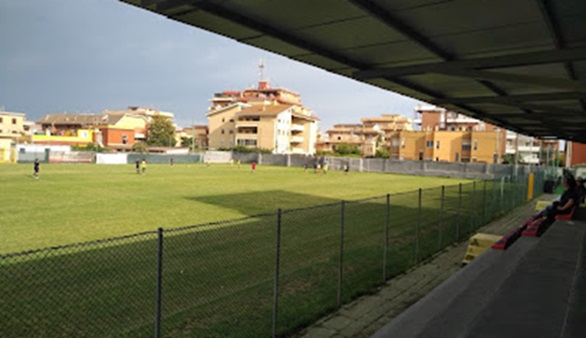 Giudice sportivo, stangata per il Fiumicino: una gara a porte chiuse e squalifica fino al 10 gennaio per il calciatore Massimo Mangione