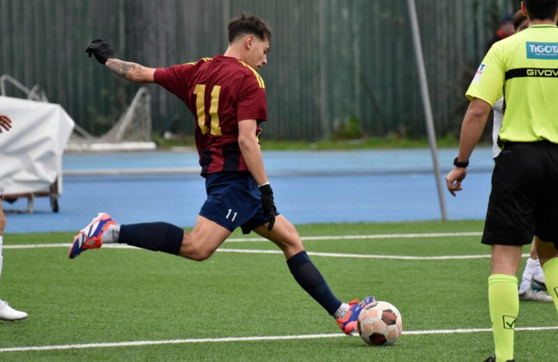 Mario Larosa lascia l’Academy Ladispoli: l’attaccante torna sul mercato