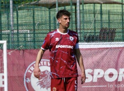 Il centrocampista Emiliano Massimo rinnova per il sesto anno con il Trastevere: “ È sempre bello continuare a far parte di questa famiglia”
