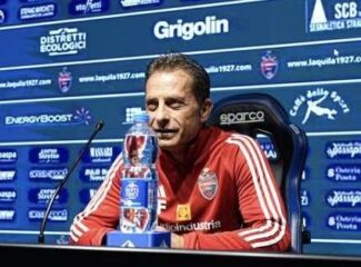 Caos a L’Aquila, si dovrebbe essere dimesso mister Fucili e il calciatore Buchel allontanato ieri dall’allenamento