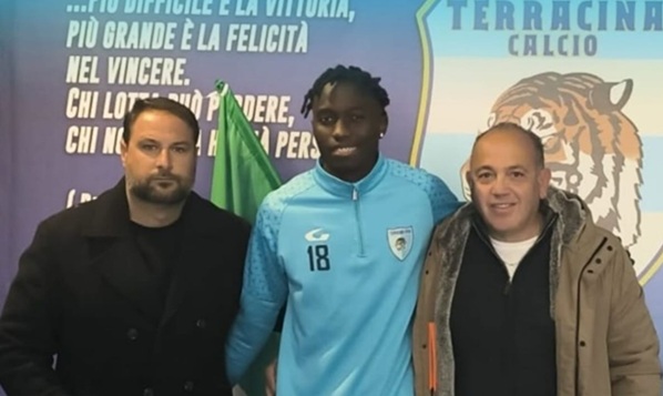 Il Terracina aggiunge qualità in attacco con il classe 2002 Michael Fayè: “Questa per me è un’opportunità importante, voglio regalare soddisfazioni alla Curva Mare”