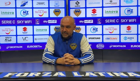 Latina, esonerato mister Alessandro Bruno e silenzio stampa per i tesserati nerazzurri