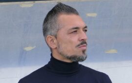 Latina, mister Volpe dopo la sconfitta di misura a Monopoli: “Era la terza partita in una settimana e giocarla dopo appena un minuto con un uomo in meno è chiaro che diventa difficile”