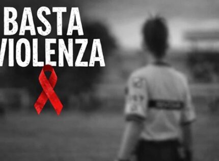 Basta violenza! E’ notizia di oggi l’aggressione ad un arbitro donna di 17 anni in Sardegna in una gara di calcio giovanile