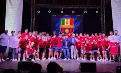 Grande entusiasmo per la presentazione del Real Campagnano: oltre 500 tifosi in piazza
