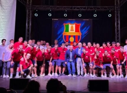 Grande entusiasmo per la presentazione del Real Campagnano: oltre 500 tifosi in piazza